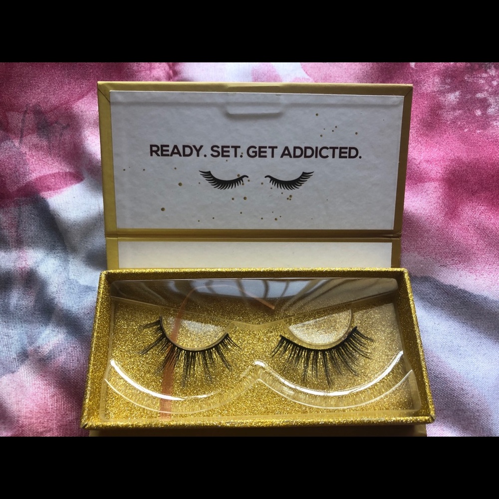 Lashaholic Luxury Lashes